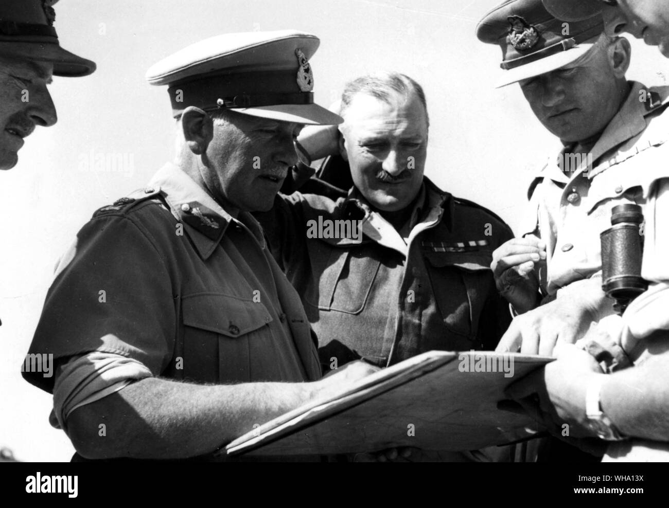 WW2: Generals Ritchie, Norrie and Gott in the Western Desert, 31st May 1942. Ritchie scratches his head. Stock Photo