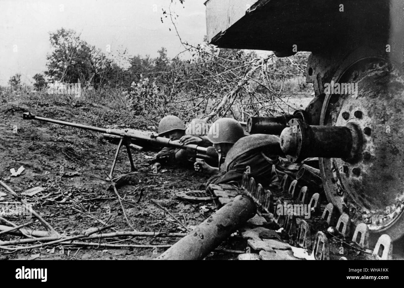 WW2: Russia/ Anti-tank riflemen preparing to repulse an enemy attack at the Kursk Ridge, 1943. Stock Photo