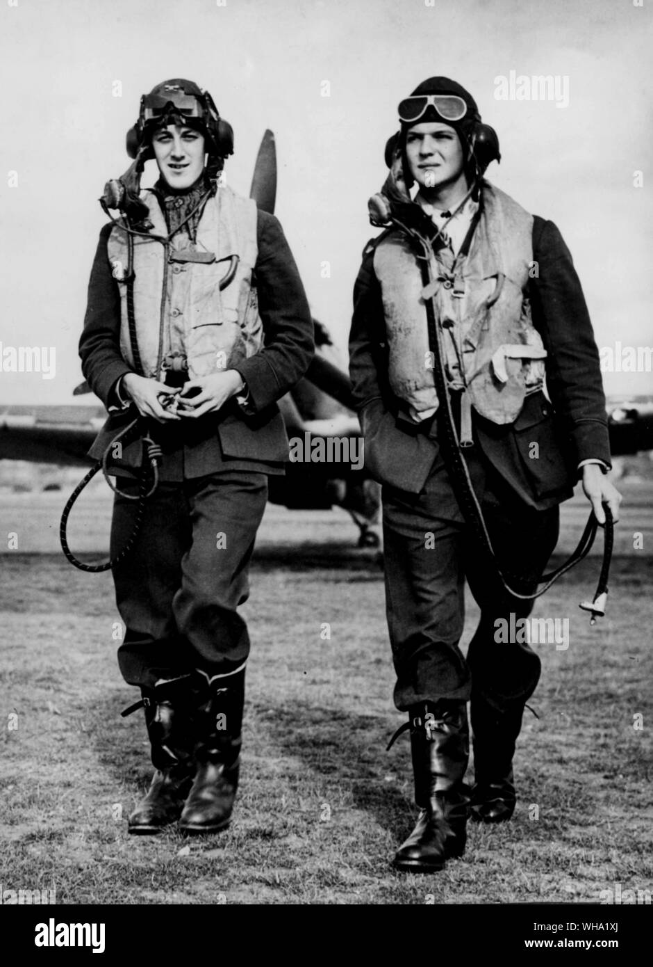 WW2: Two RAF pilots return home. Stock Photo