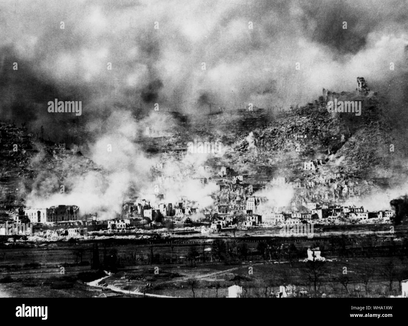 WW2: March 15th 1944, after 2,500 bombs had reigned down on Cassino the fight for the ruins began. Castle Hill (top right) was captured by New Zealand troops. Stock Photo