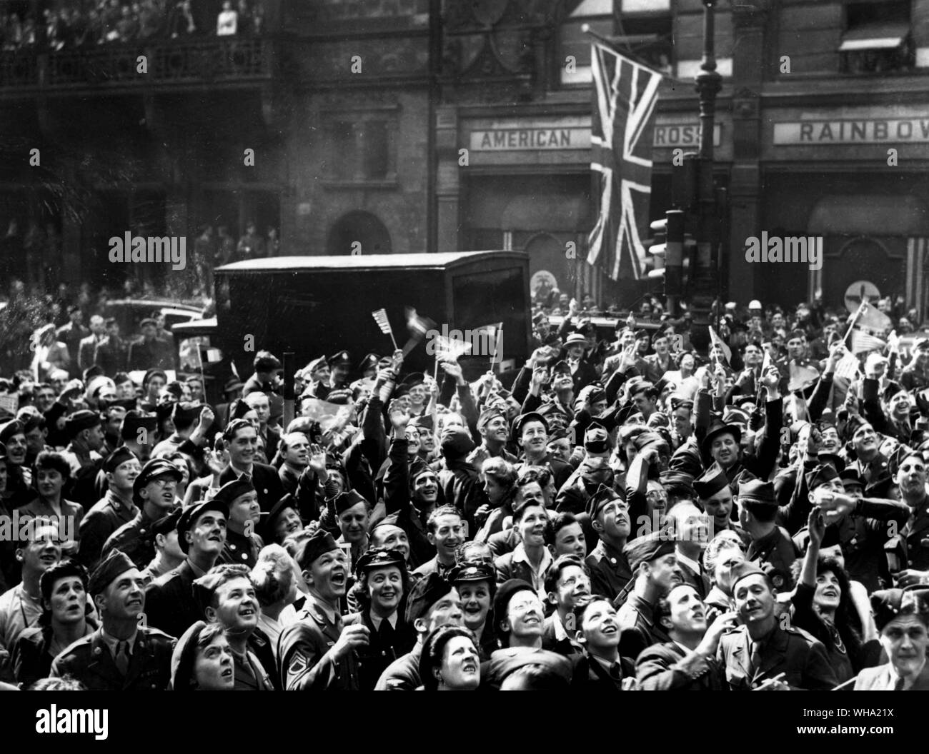 WW2: London/ A section of the huge crowds of civilians and allied servicemen and women gathered in Piccadilly Circus awaiting the final announcement of Germany's total surrender. 7th June 1945. Stock Photo