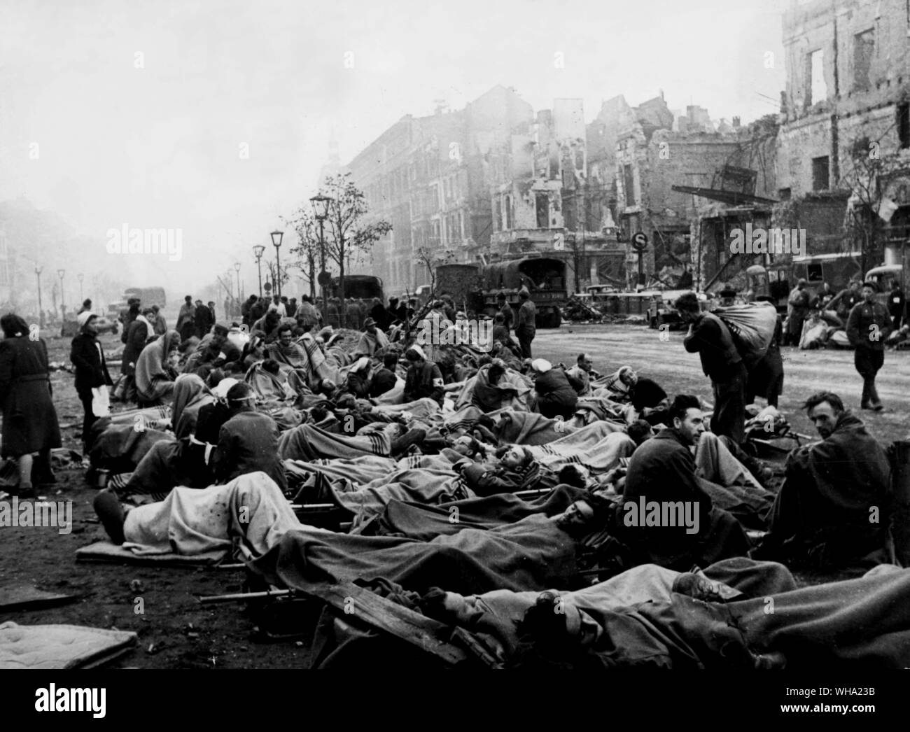 Berlin 1945 hi res stock photography and images Alamy