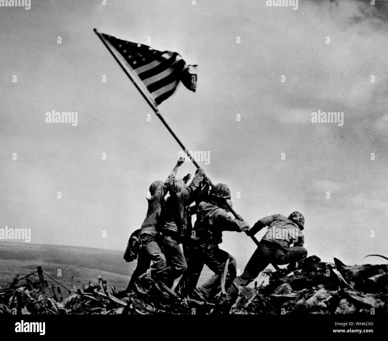 WW2: US soldiers; flag raising on Iwo Jima. Stock Photo