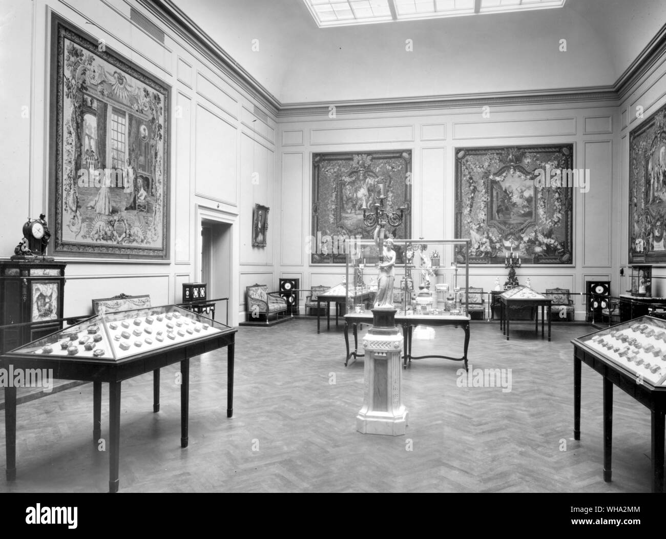 Woven tapestry hires stock photography and images Alamy