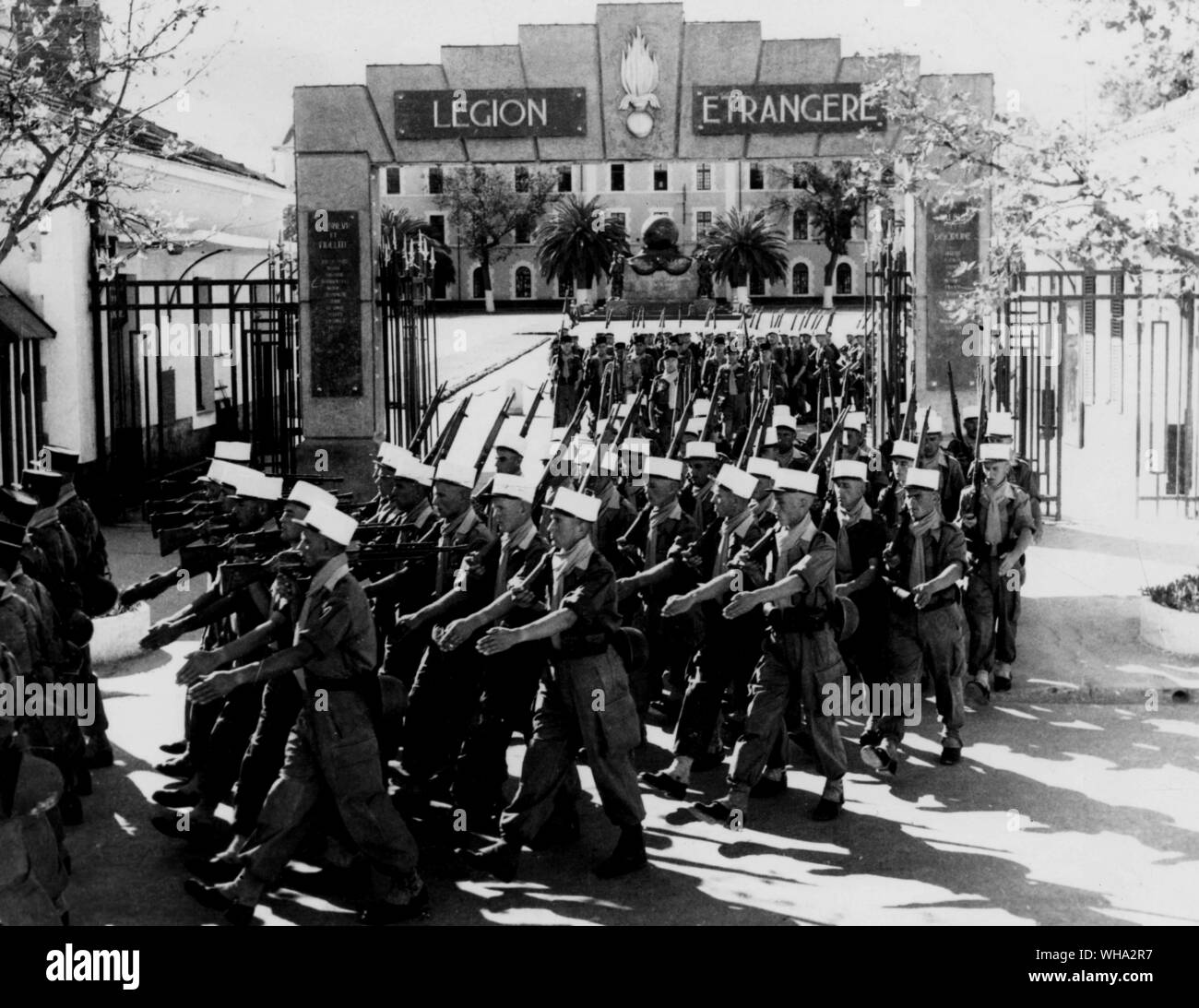 20th Feb.1960: A detachment of the French Foreign Legion marches out of the HQ training barracks at Sidi-Bel-Abbes, Algeria for a parade in the city. Stock Photo