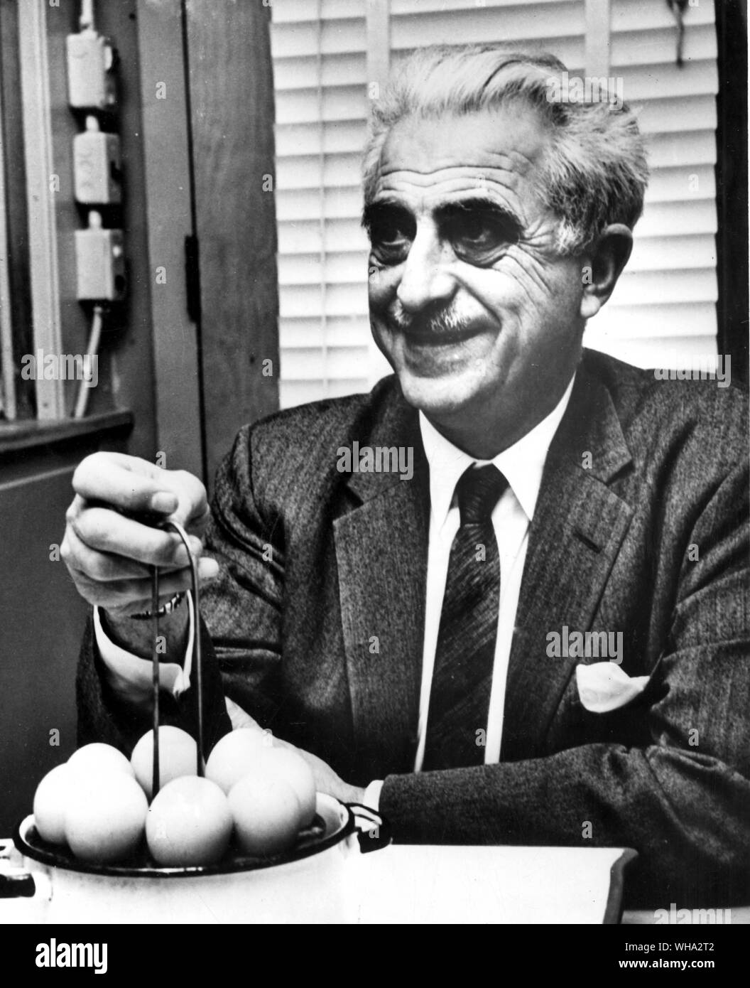 Dr Gregory Pincus whose pioneer research helped to make the use of the pill practical birth control method . . Pincus, Gregory Goodwin US physician. inventor of 1st birth control pill (oral contraceptive)  1903-1967 . . . . . Stock Photo