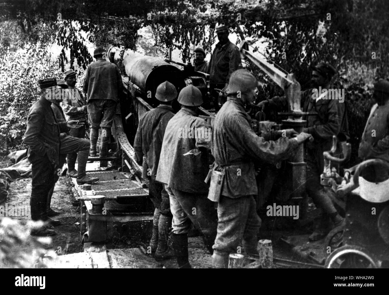 WW1: 400mm gun being prepared for action, Somme 1916. Stock Photo