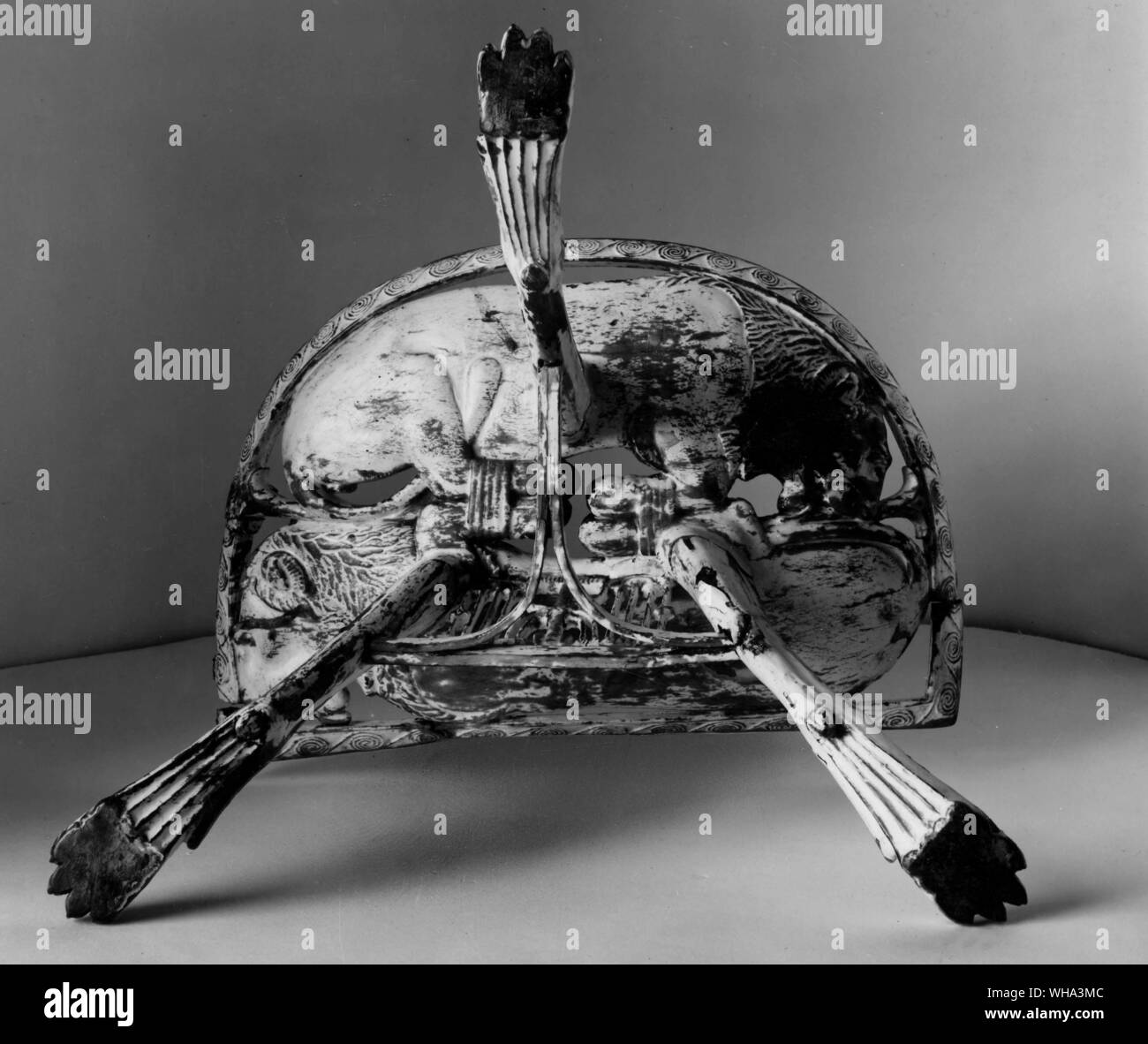 Bottom view three legged table hires stock photography and images Alamy