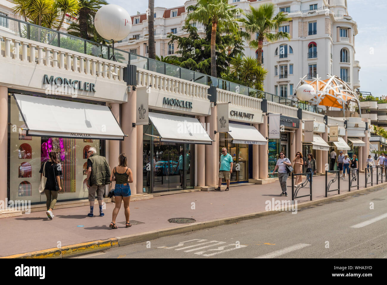 Street scene in Cannes, Alpes Maritimes, Cote d'Azur, Provence, French Riviera, France, Mediterranean, Europe Stock Photo