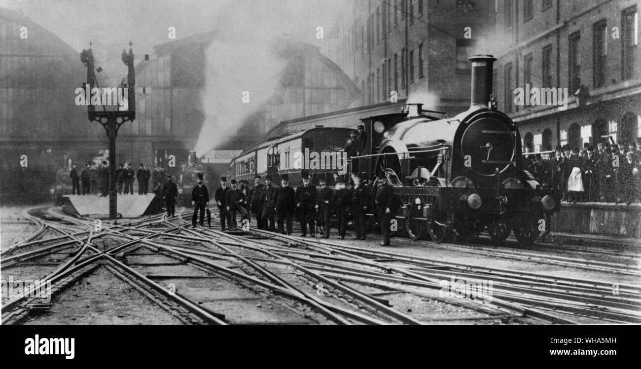Last broad gauge through train leaving Paddington. 20th May 1892. London Stock Photo