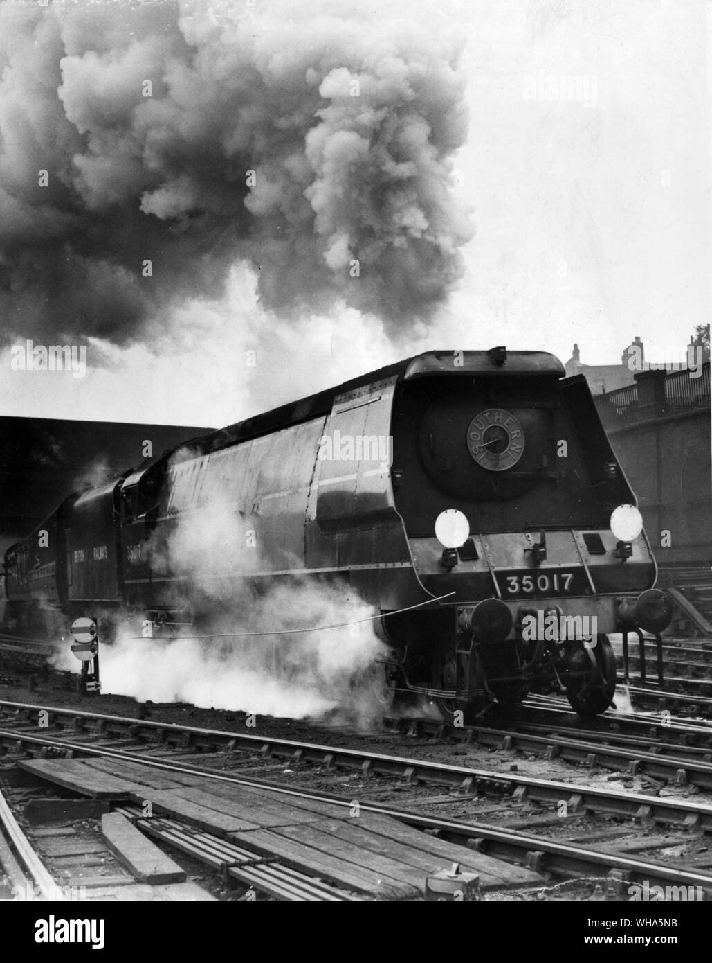 A Southern Region. Merchant Navy class locomotive taking the Royal Scot out of Euston Station. 3rd May 1948 Stock Photo