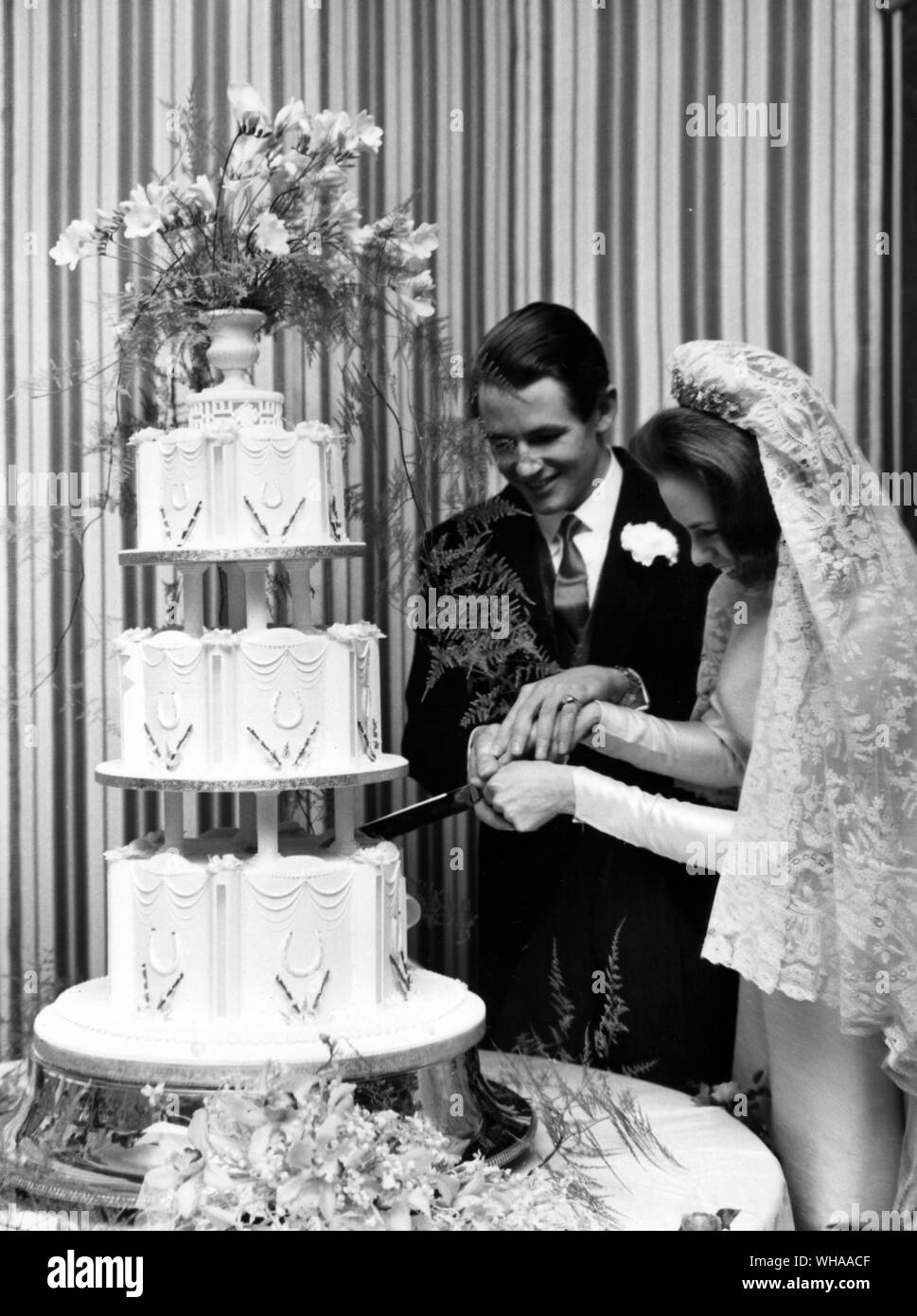 Bride and groom cutting the wedding cake. Stock Photo