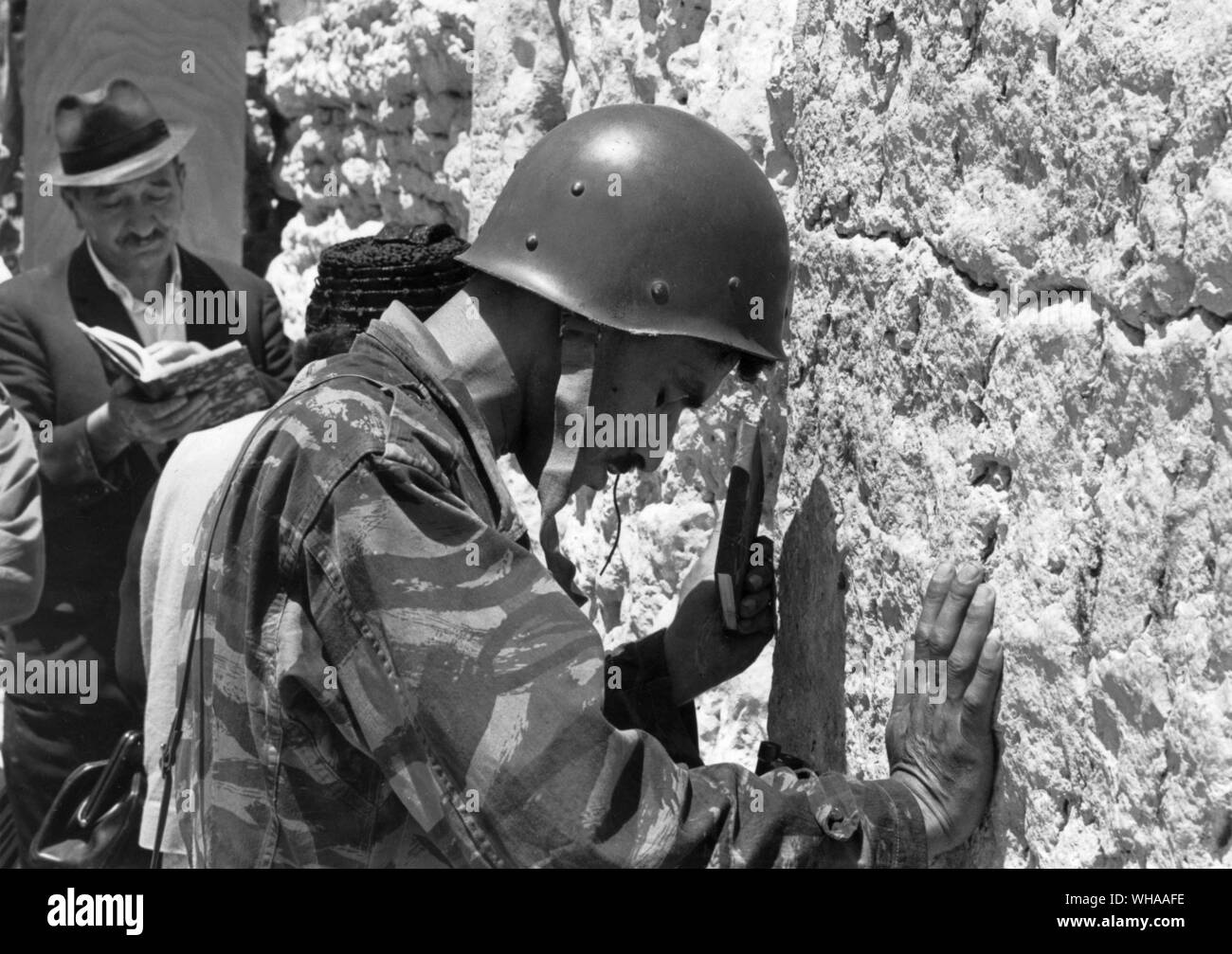Israeli soldier at the Wailing Wall. Jerusalem. June 1967 Stock Photo