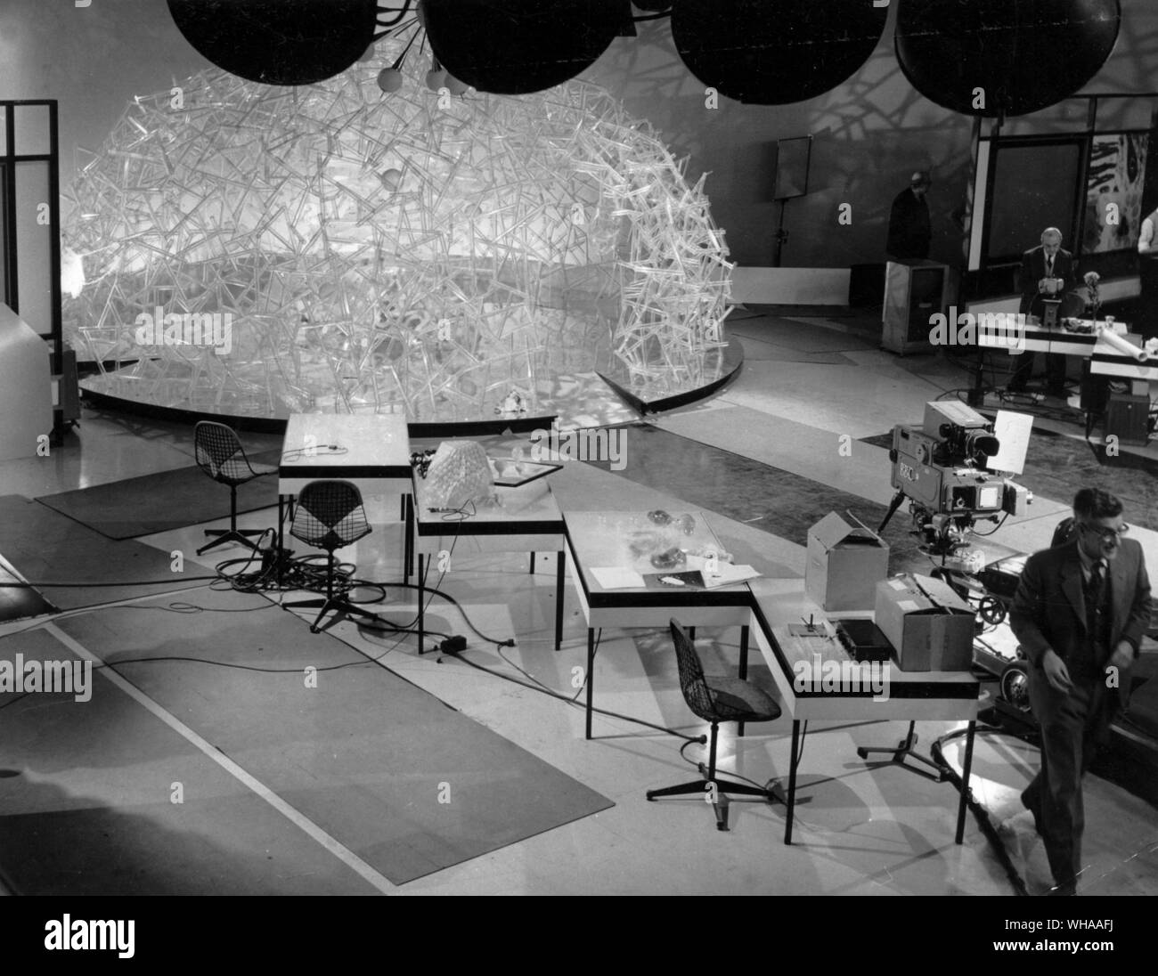 A world wide report on Scientific Research. The first programme in the BBC TV series What is Life? In which the scientist looked at the living cell and the mysteries of the origins of life on earth, was introduced by Proffessor Michael Swann and Raymond Baxter on BBC TV . This picture shows the famous Upjohn model of a cell inside the studio. The cell was flown from Chicago and featured in What is Life? 1959 Stock Photo