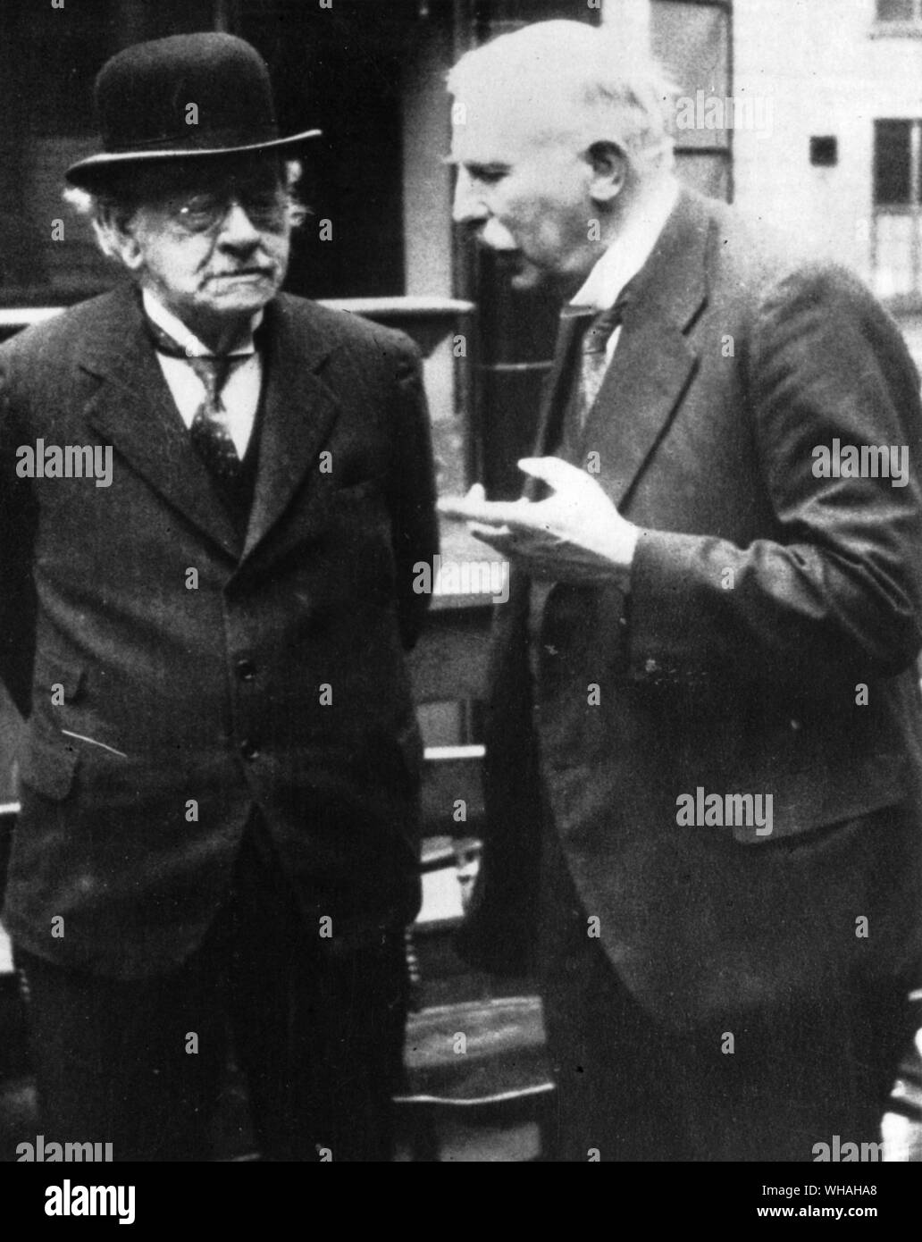 E Rutherford and J J Thompson. . Rutherford, Ernest, Sir (Baron Rutherford of Nelson) British (New Zealand-born) chemist and physicist; developed nuclear theory of atom; Nobel Prize in Chemistry 1908; president of Royal Society 1925-1930  1871-1937 Stock Photo