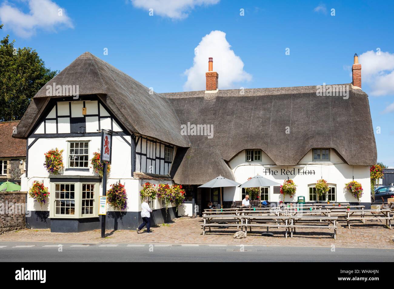 Avebury village Avebury Red lion Avebury gastropub Red Lion Avebury Wiltshire England UK GB Europe Stock Photo