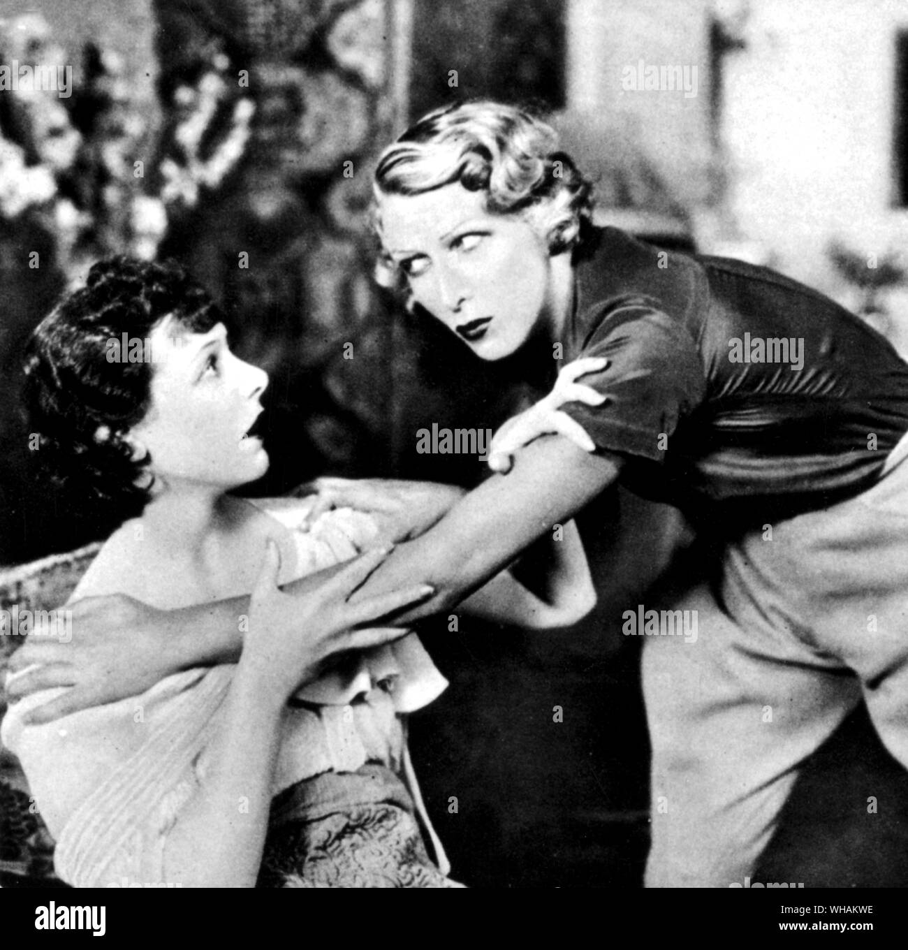 Ivor Novello's Full House. At the start, Lola Leadenhall ( Isobel Jeans ) turns on Lady April Hannington ( Heather Thatcher ). September 11th 1935 Stock Photo