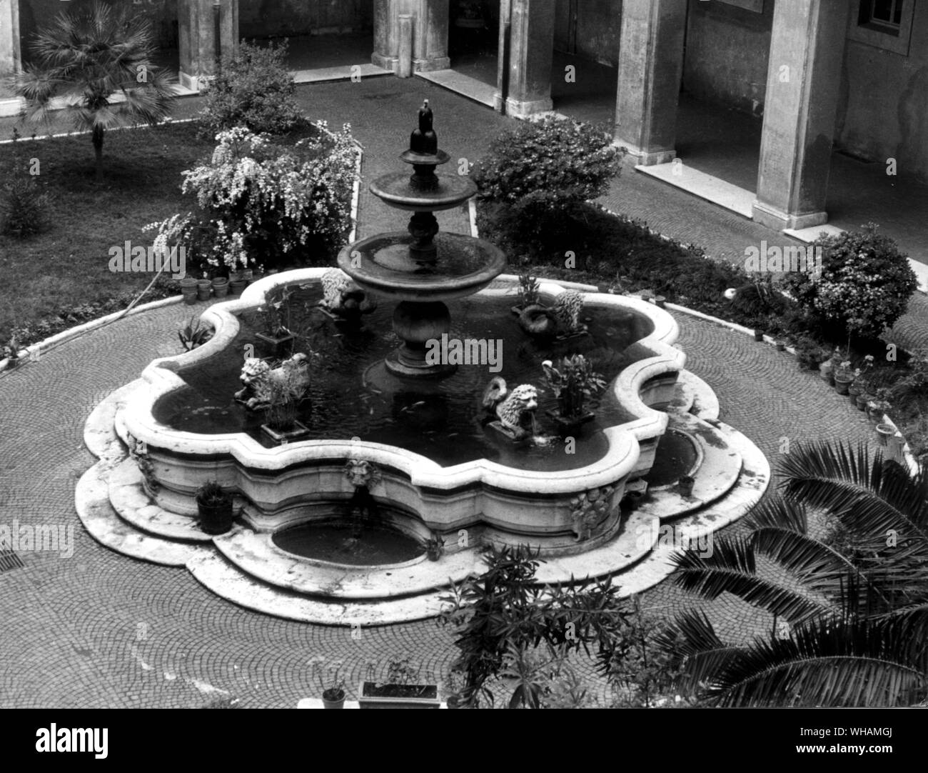 Fountain in the Institute of Biblical Studies Stock Photo Alamy