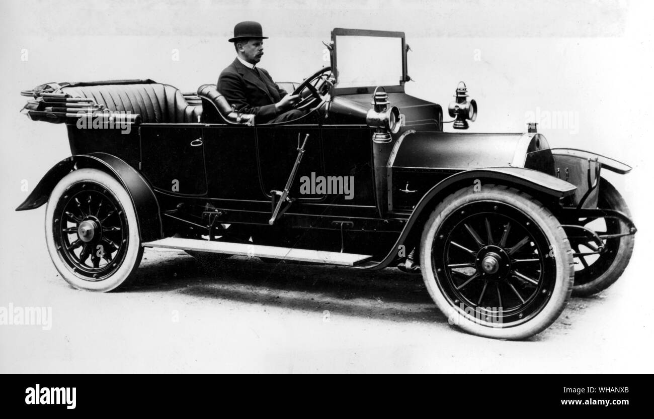 1910 Crowdy 20/30 hp tourer.  Mr Crowdy at the wheel Stock Photo