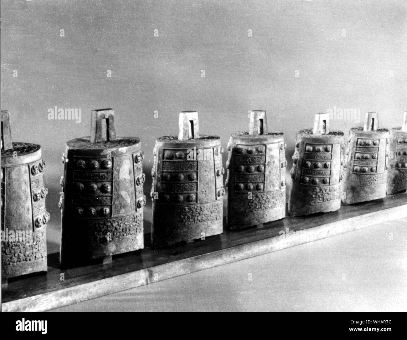 Shou xian. Nine Bronze Bells, tuned in scale, pien chung, from the tomb of a Marquis of Ts'ai at Shou hsien, Anhui, excavated in 1965 Stock Photo