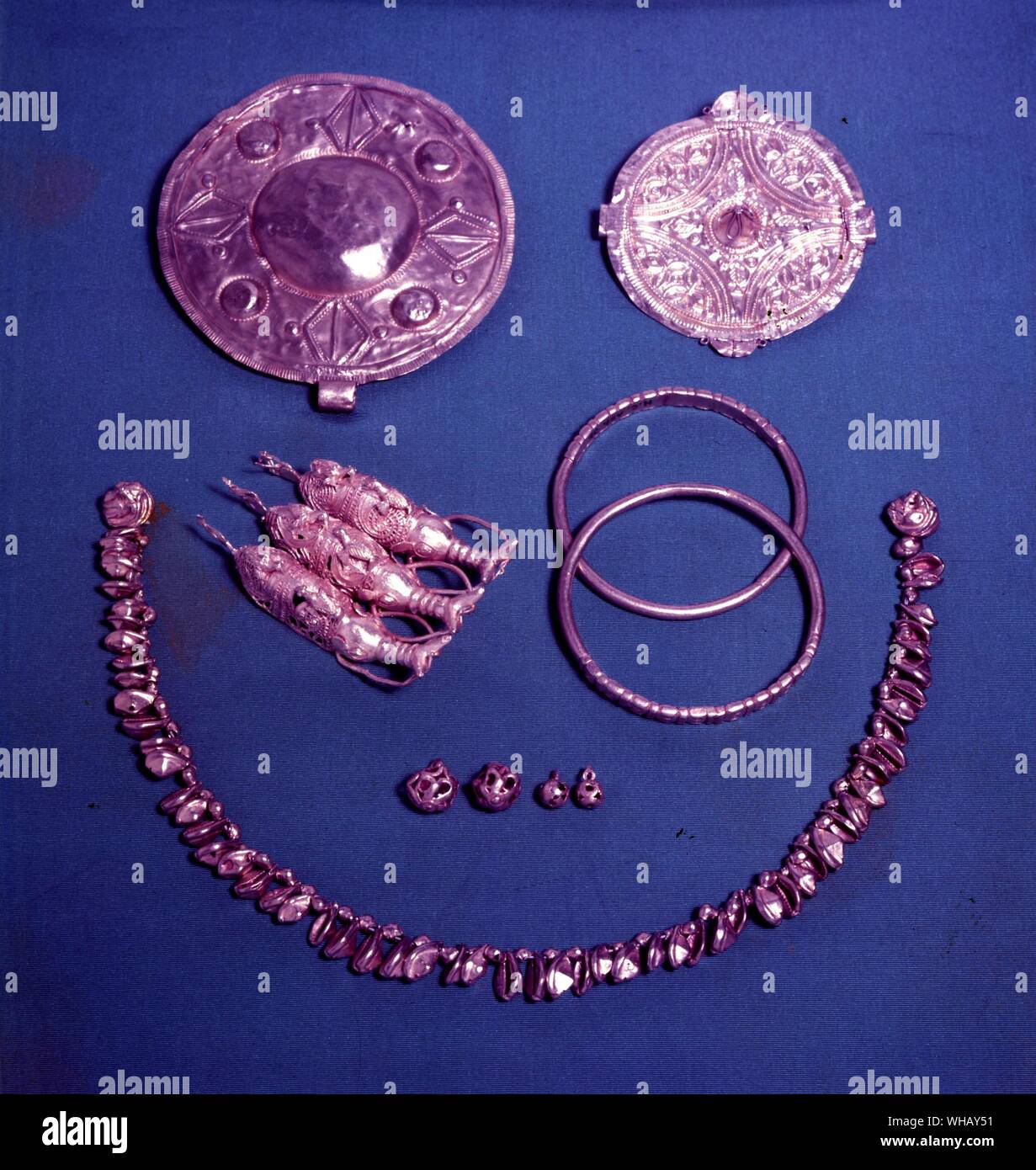 Ashanti Jewellery. The African Adventure - A History of Africa's Explorers by Timothy Severin, page 203. Stock Photo