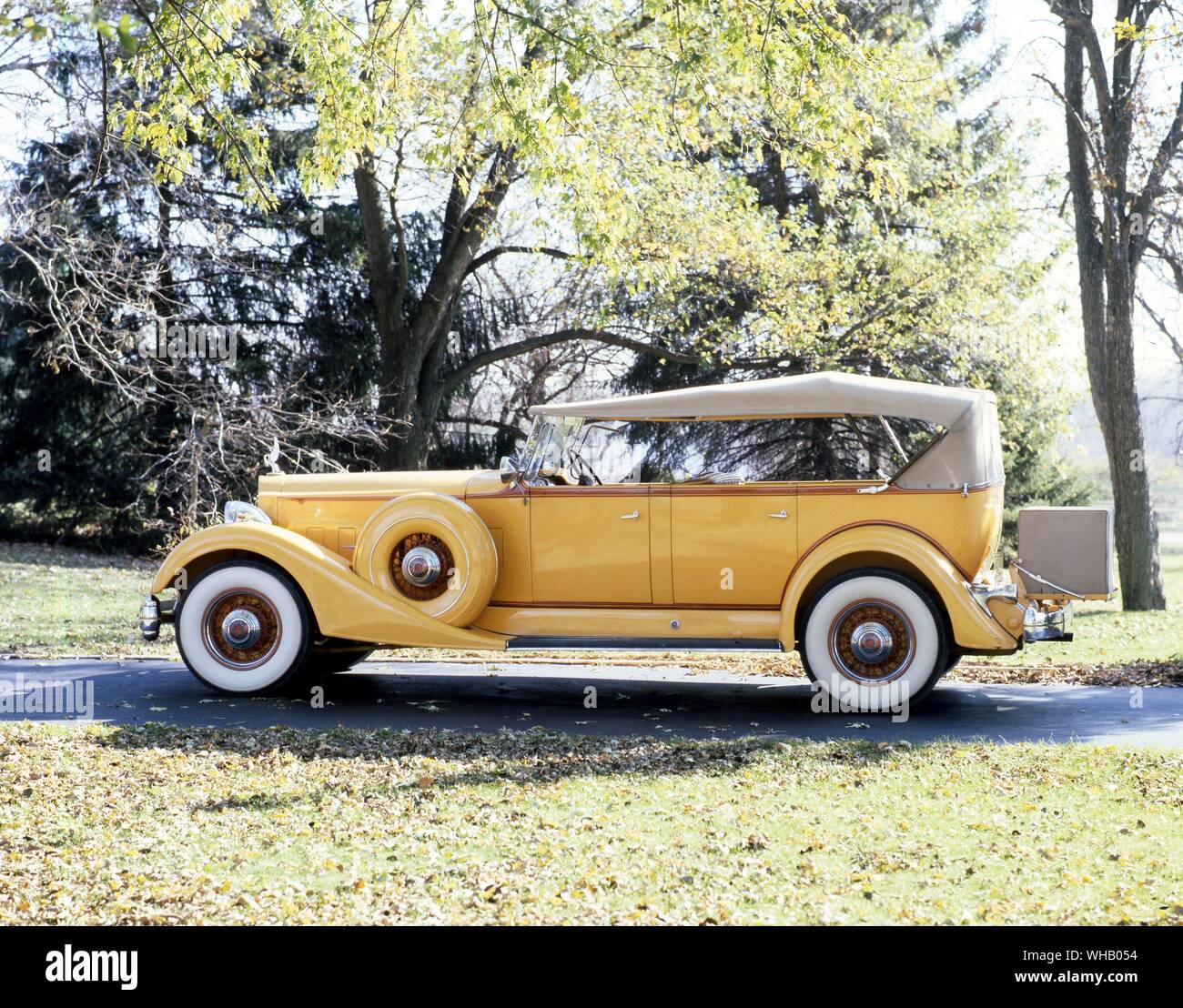 Transport Road 1934. Packard V 12 Touring Duesenberg J Engine Stock Photo
