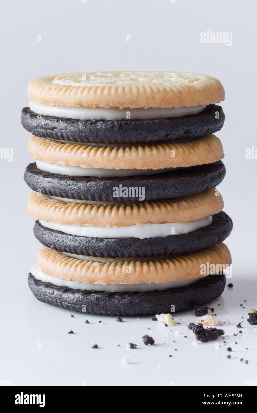 vanilla and chocolate cookies