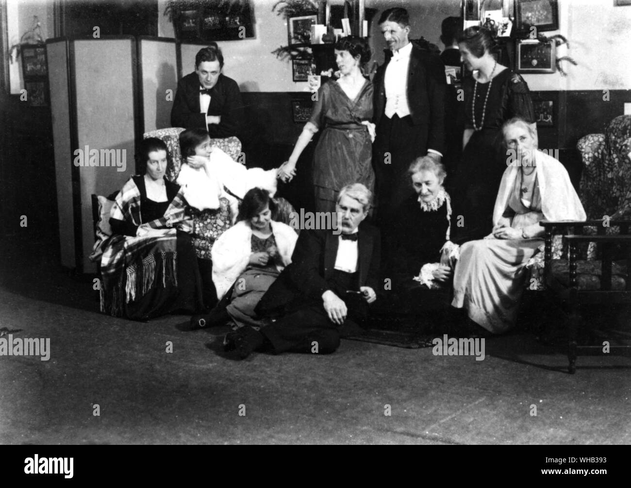 In the library during the holidays 1920 left Miss Winnie Morgan Brown, standing centre, Mr and Mrs Ivo Bulley (Miss Rosa) sitting at front Cyril Morgan Brown . St Edmund's School Hindhead Surrey Stock Photo