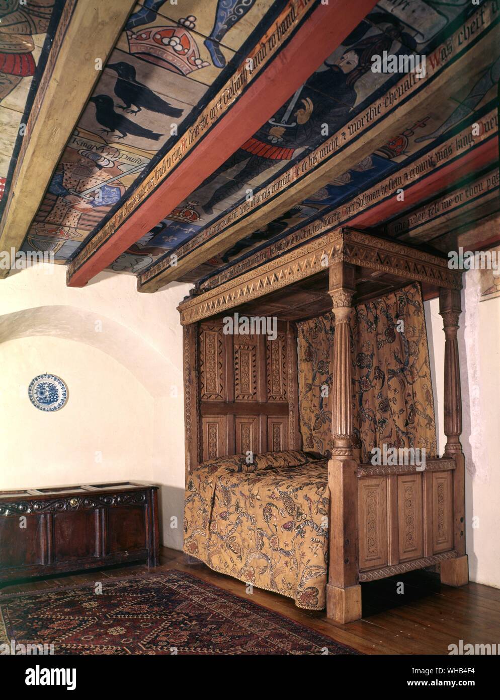 Architectural Features : Interior Chamber from Crathes Castle , Aberdeenshire , Scotland - featuring four poster bed and Jacobean painted ceiling Stock Photo