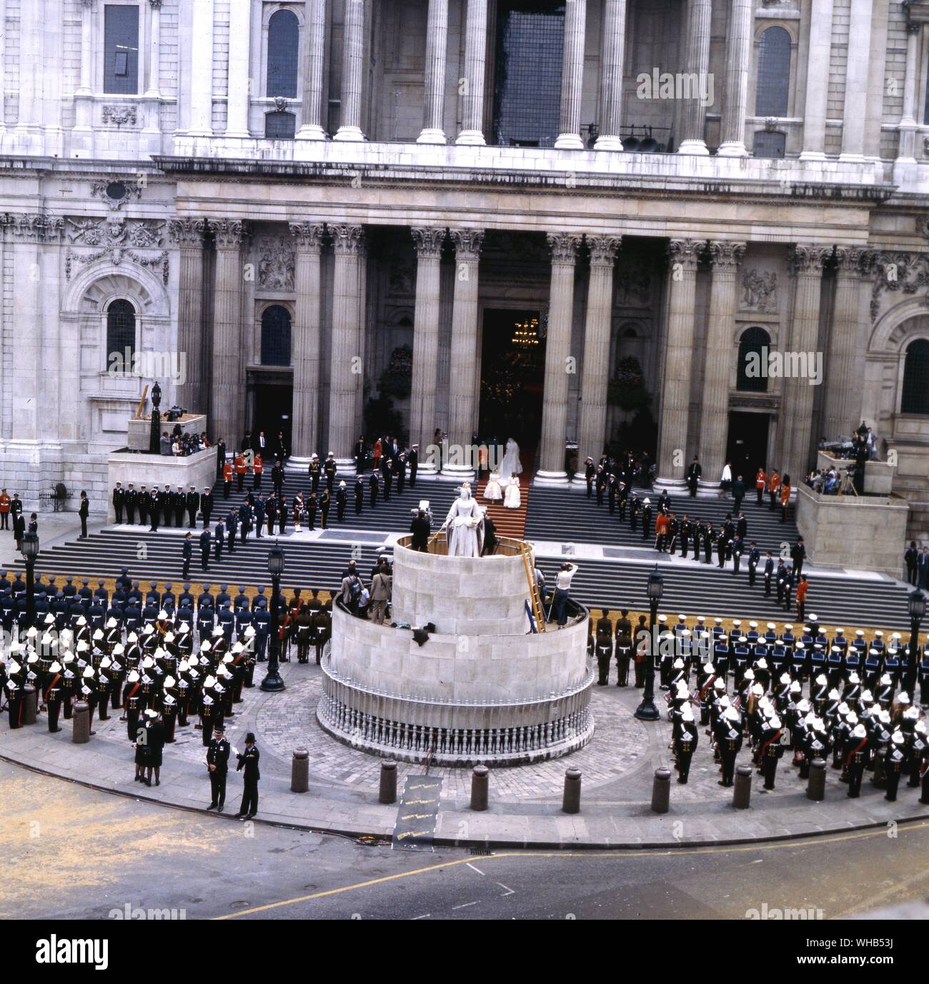 Earl Spencer and Lady Diana Spencer entering St. Pauls on the day of her marriage to Prince Charles - 29 July 1981. Stock Photo