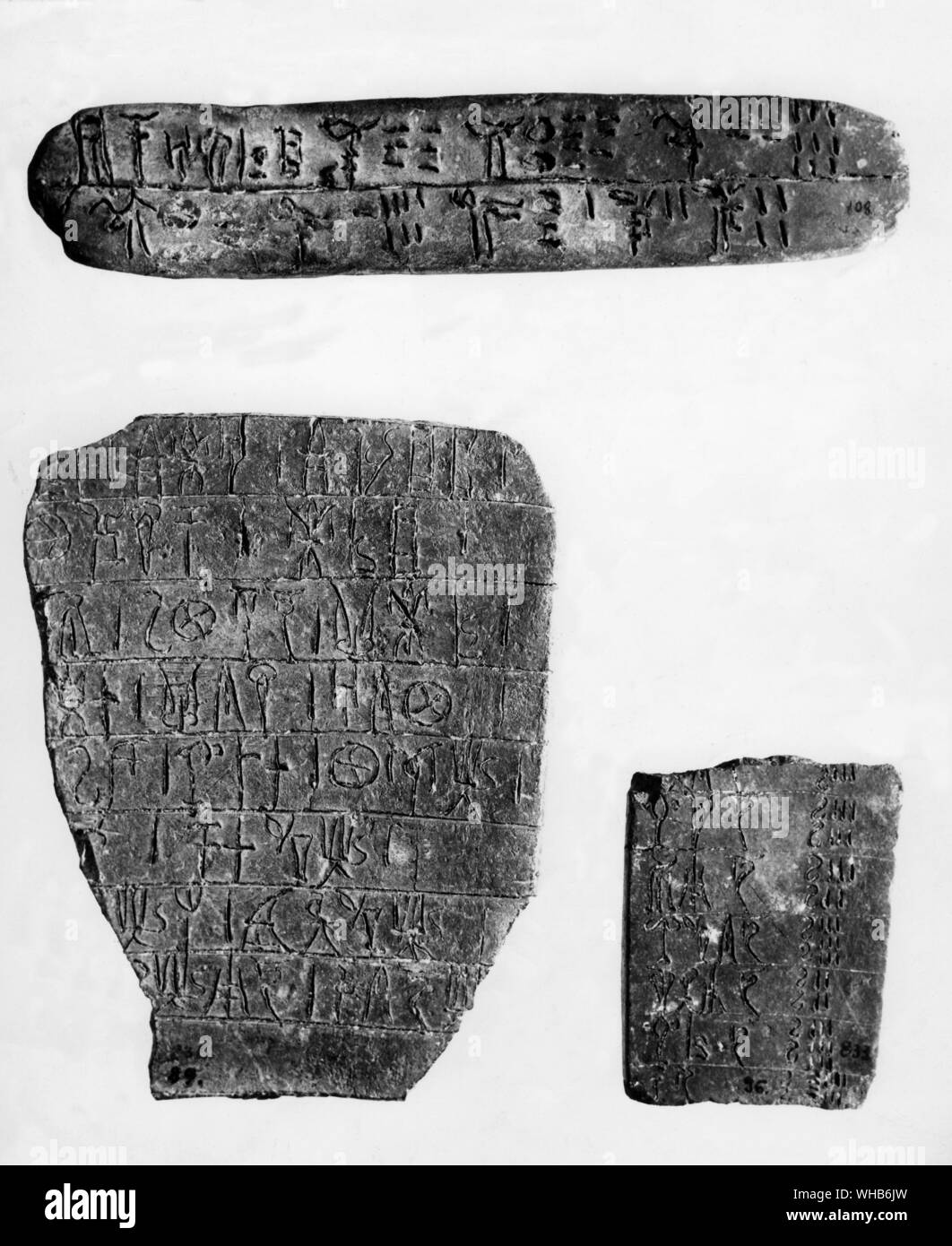 Earliest known writing in the Greek language.  The Linear B script used at Knossos and the Mycenaean citadels after about 1450 BC. Stock Photo