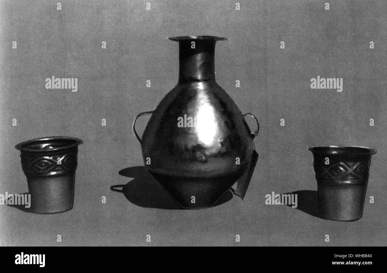 Representative Inca Pottery , Peru , South America Between 14th and 16th Century . Amphora 3 7/8 inches or 9.8 cm maximum diameter vessels 1 1/2 inches or 3.9 cm. University Museum , Cuzco Stock Photo