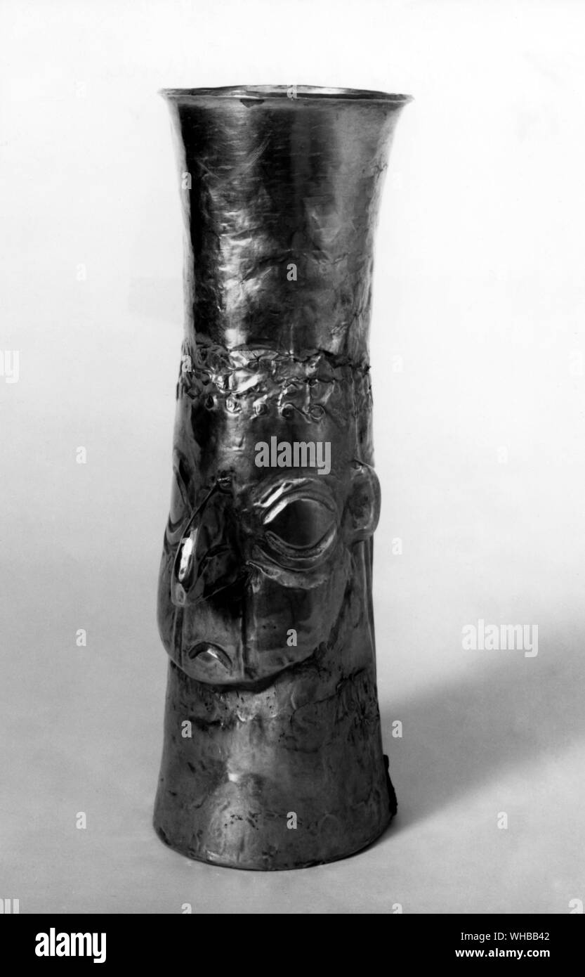 Gold beaker  , Chimu culture , Peru , South America . Height 7 5/8 inches or 20 cm . The British Museum , London Stock Photo
