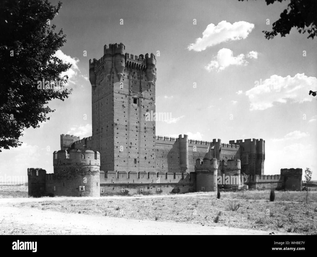 The Spanish royal palace fortress at Medina del Campo , Castile , Spain . Cesare was imprisoned in the top room of the tower . After two years he made a daring escape , descending from his window by means of a rope . Stock Photo