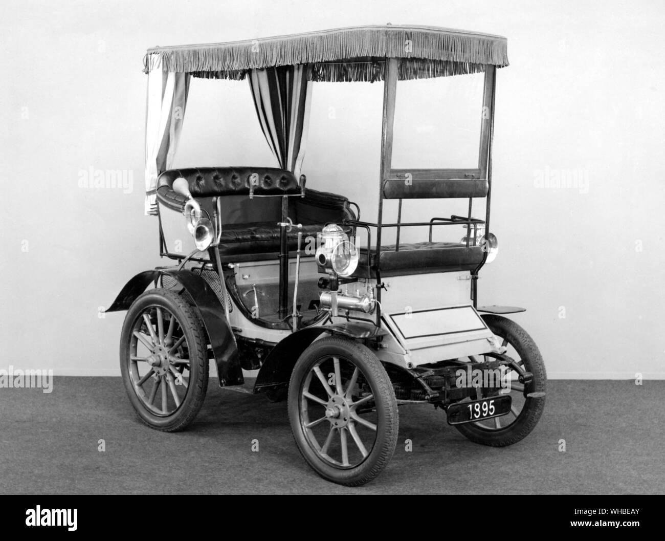 Peugeot 1895 vis-a-vis avec dais 4 places - (Les fils de Peugeot freres Beaulieu-Valertigney 1889-97. Stock Photo
