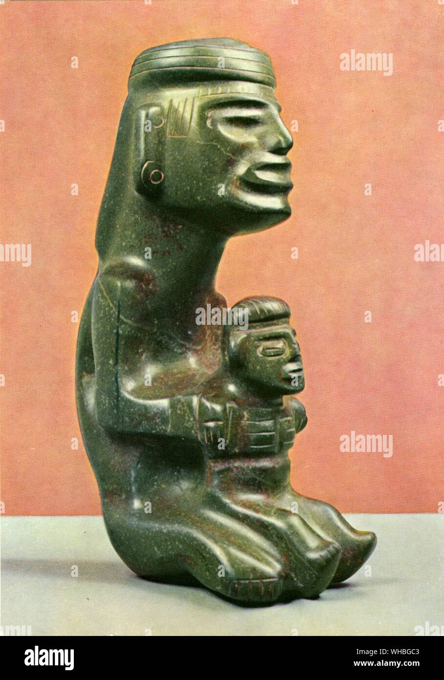 Steinplastik mutter mit kind : Stone sculpture of mother and child , Guerrero , Mexico . Pre Classic probably Olmec and probably found in present Zapote area Stock Photo