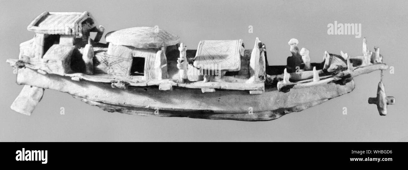 Chia-Hsiang Hsien: pottery model of boat from Eastern Suburb, Conton, Kwantung Province, latter part of than dynasty Stock Photo