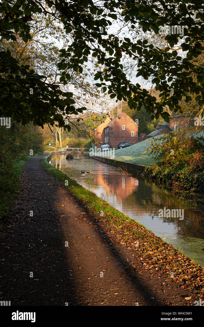 Wharf side pathway hi-res stock photography and images - Alamy