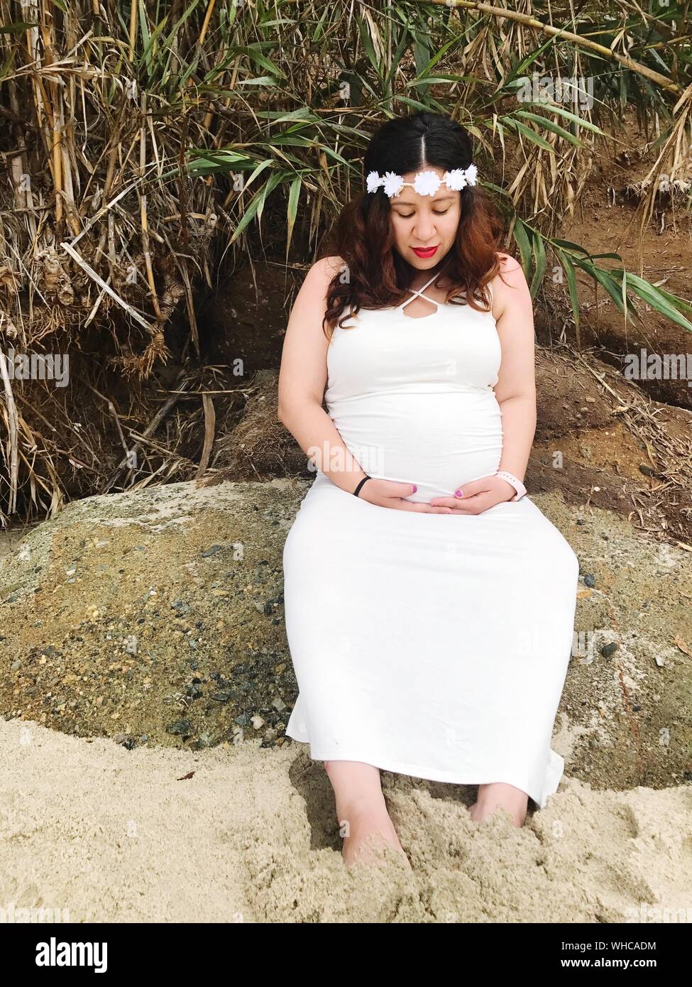 Pregnant woman in white hi-res stock photography and images - Alamy