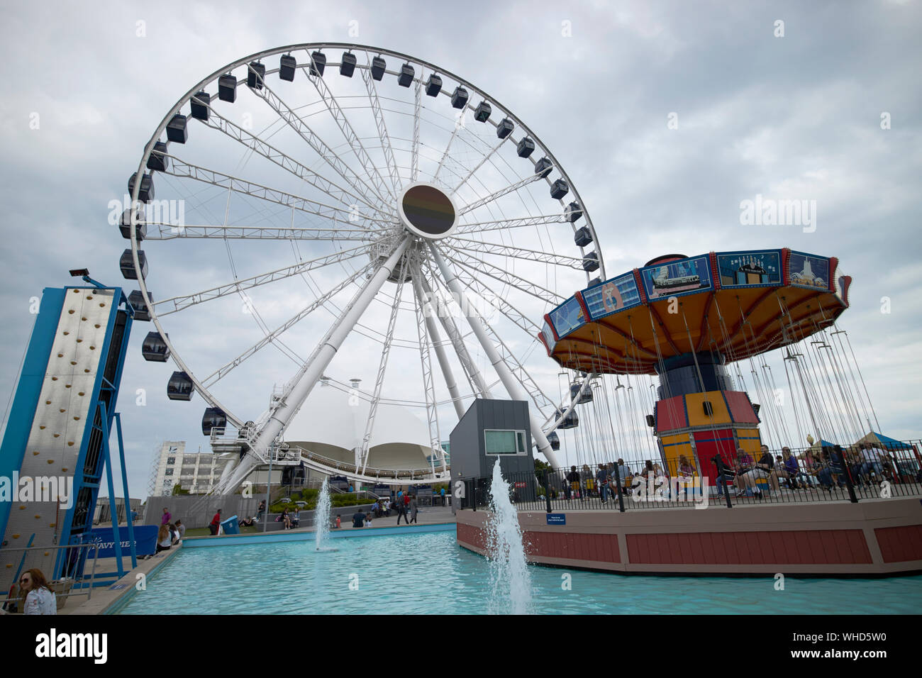 ferris wheel and carousel at pier park on navy pier chicago illinois united states of america Stock Photo