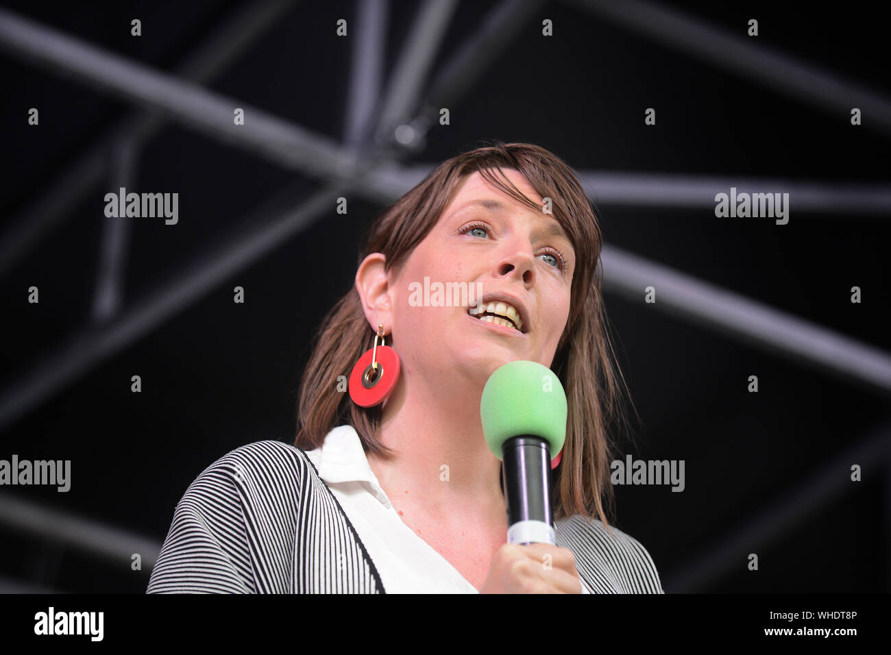 www.jonsavagephotography.com COPYRIGHT JON SAVAGE 22ND AUGUST  2019  LABOUR MP JESS PHILLIPS ADDRESSES THE CROWD AT A PEOPLES VOTE RALLY IN EDINBURGH Stock Photo
