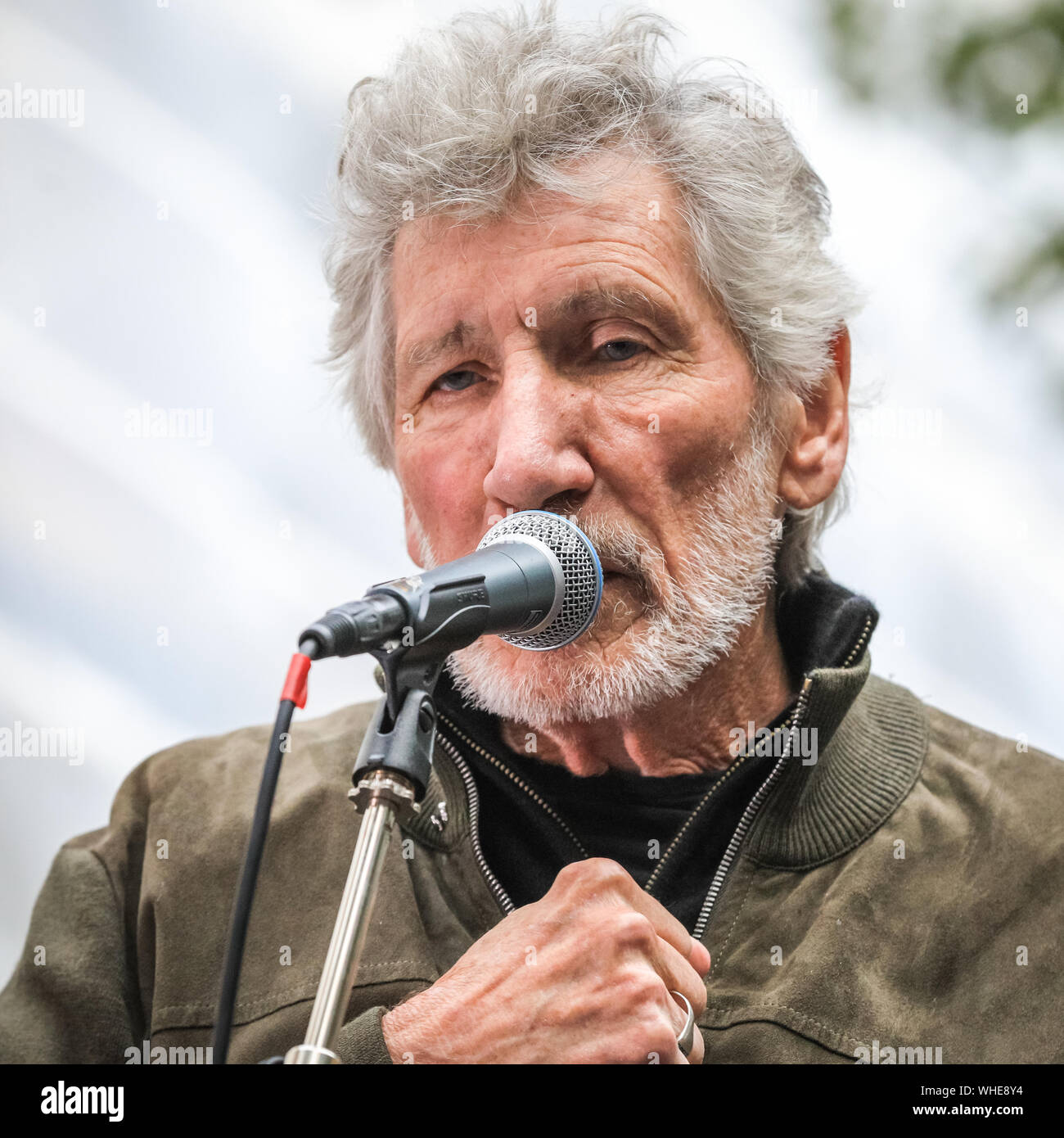 London, 2nd Sep 2019. Roger Waters, frontman of Pink Floyd speaks, then performs his hit ‘Wish You Were Here’ outside the UK Home Office, during a rally in honor of WikiLeaks co-founder Julian Assange. Credit: Imageplotter/Alamy Live News Stock Photo