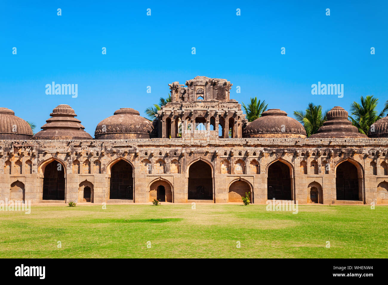 Elephant Stables, part of the Zanana Enclosures at Hampi, the centre of the Hindu Vijayanagara Empire in Karnataka, India Stock Photo