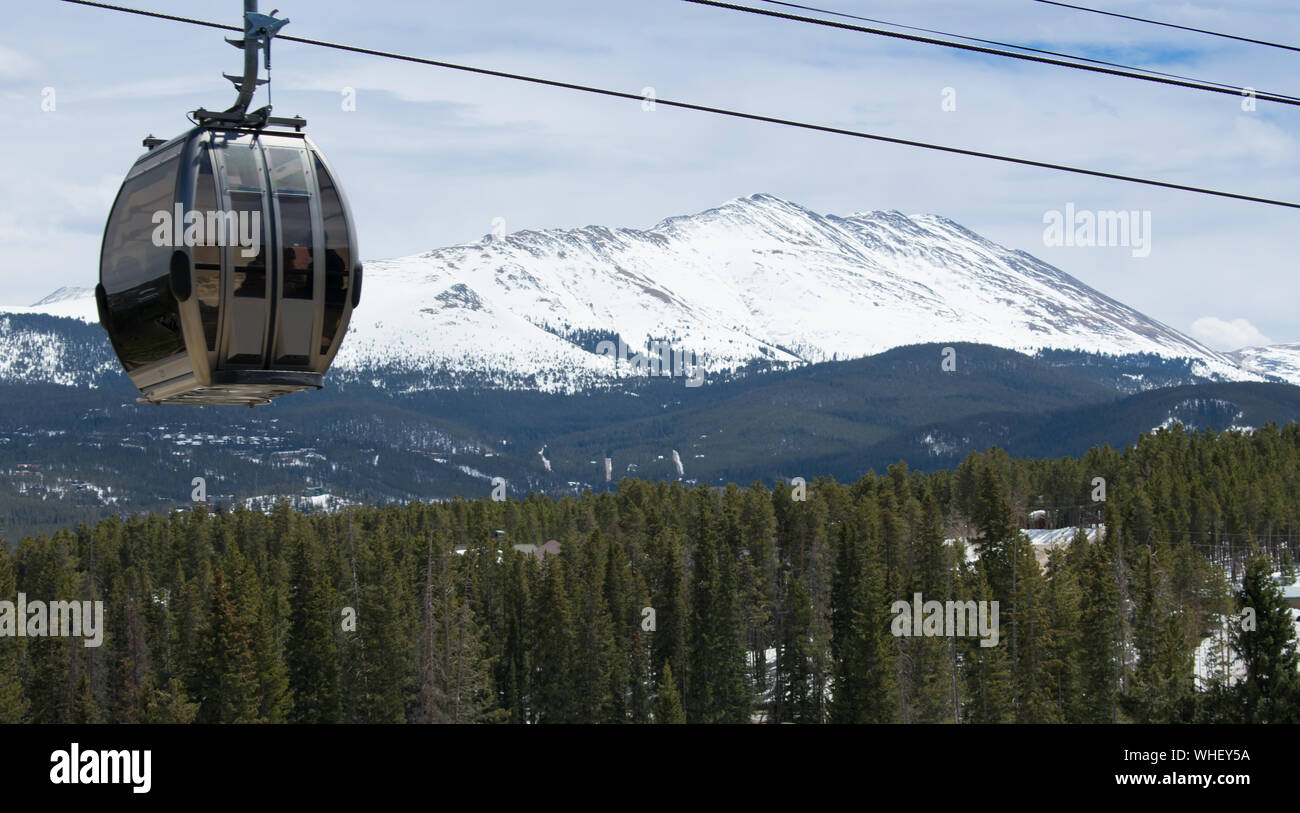 Ski resort winter gondola lodge hi-res stock photography and images - Alamy