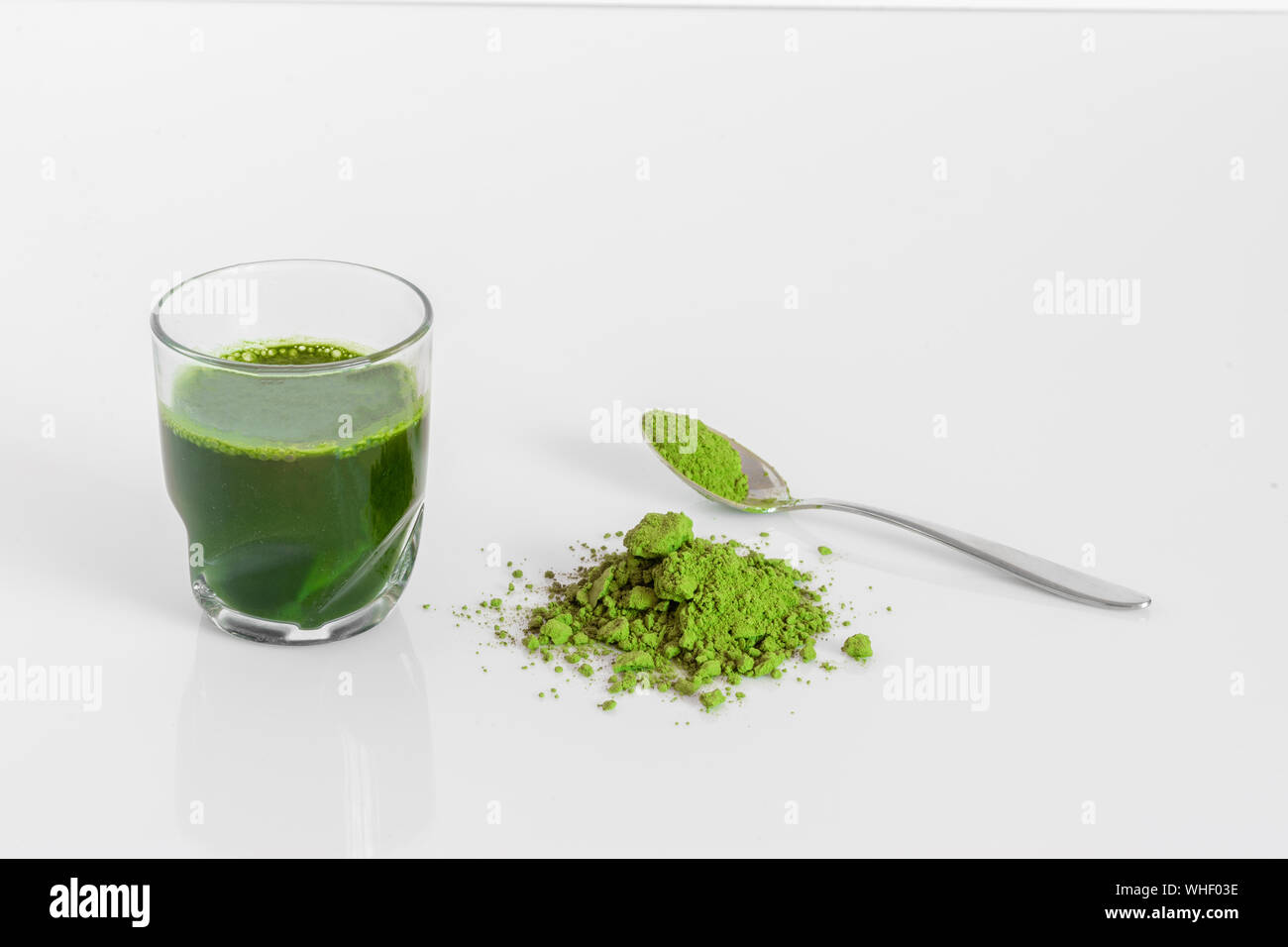 Wheatgrass powder and juice - claimed to be a superfood Stock Photo