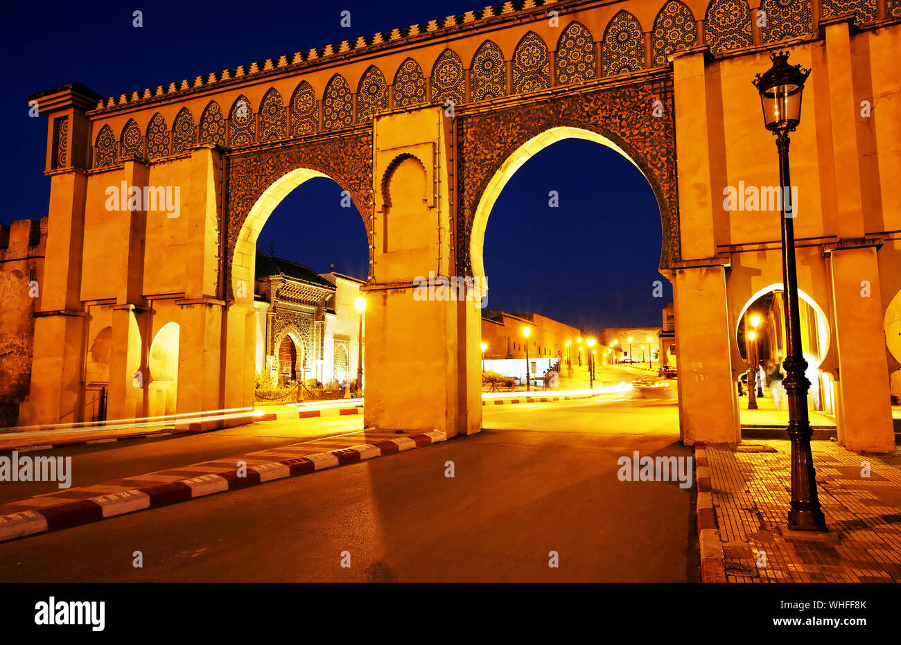 Night city line hi-res stock photography and images - Alamy