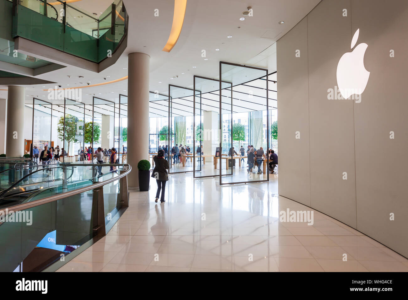 DUBAI, UAE - FEBRUARY 25, 2019: Apple Store in the Dubai Mall in UAE ...