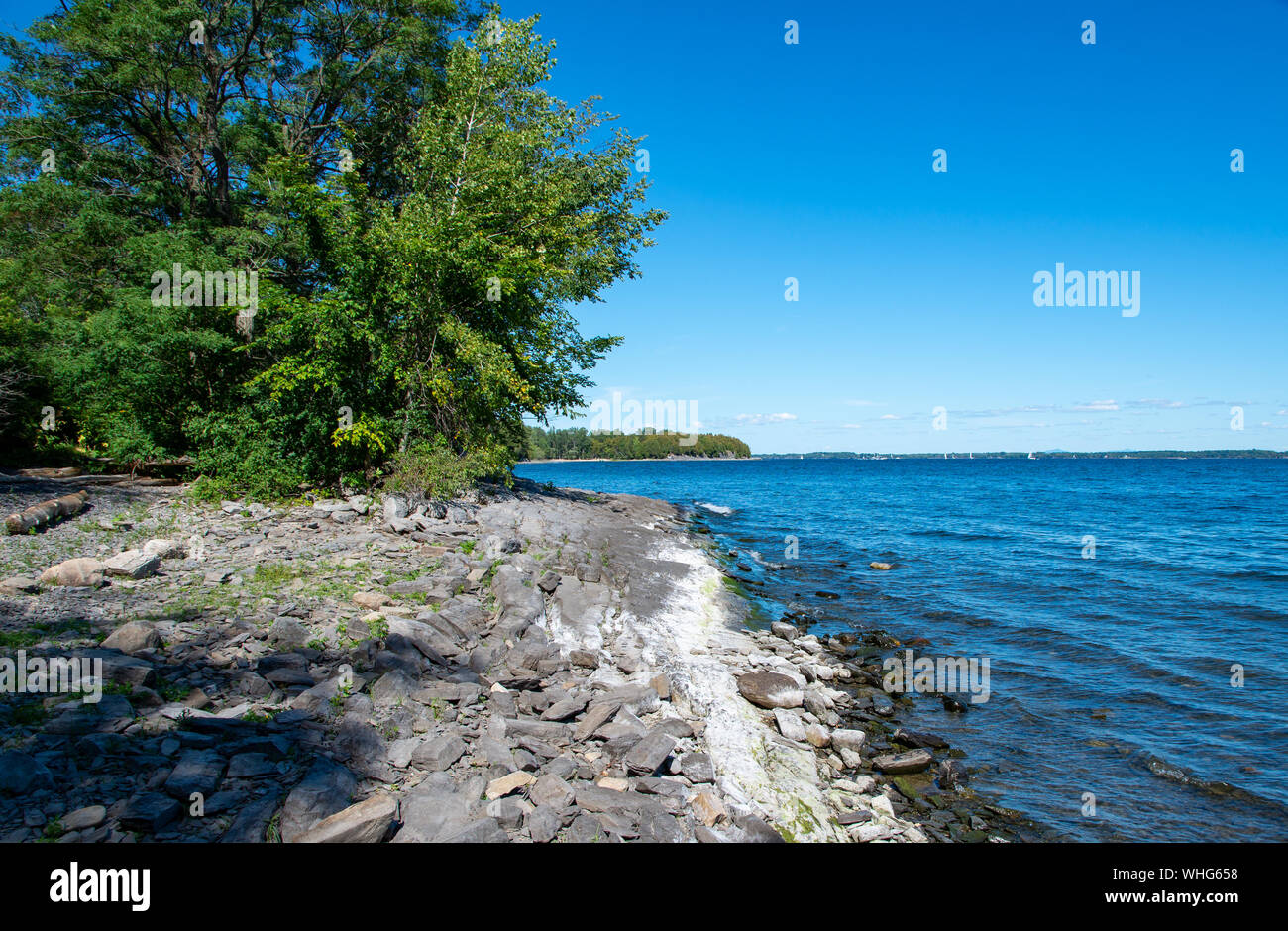 Rocky lake shore hi-res stock photography and images - Alamy