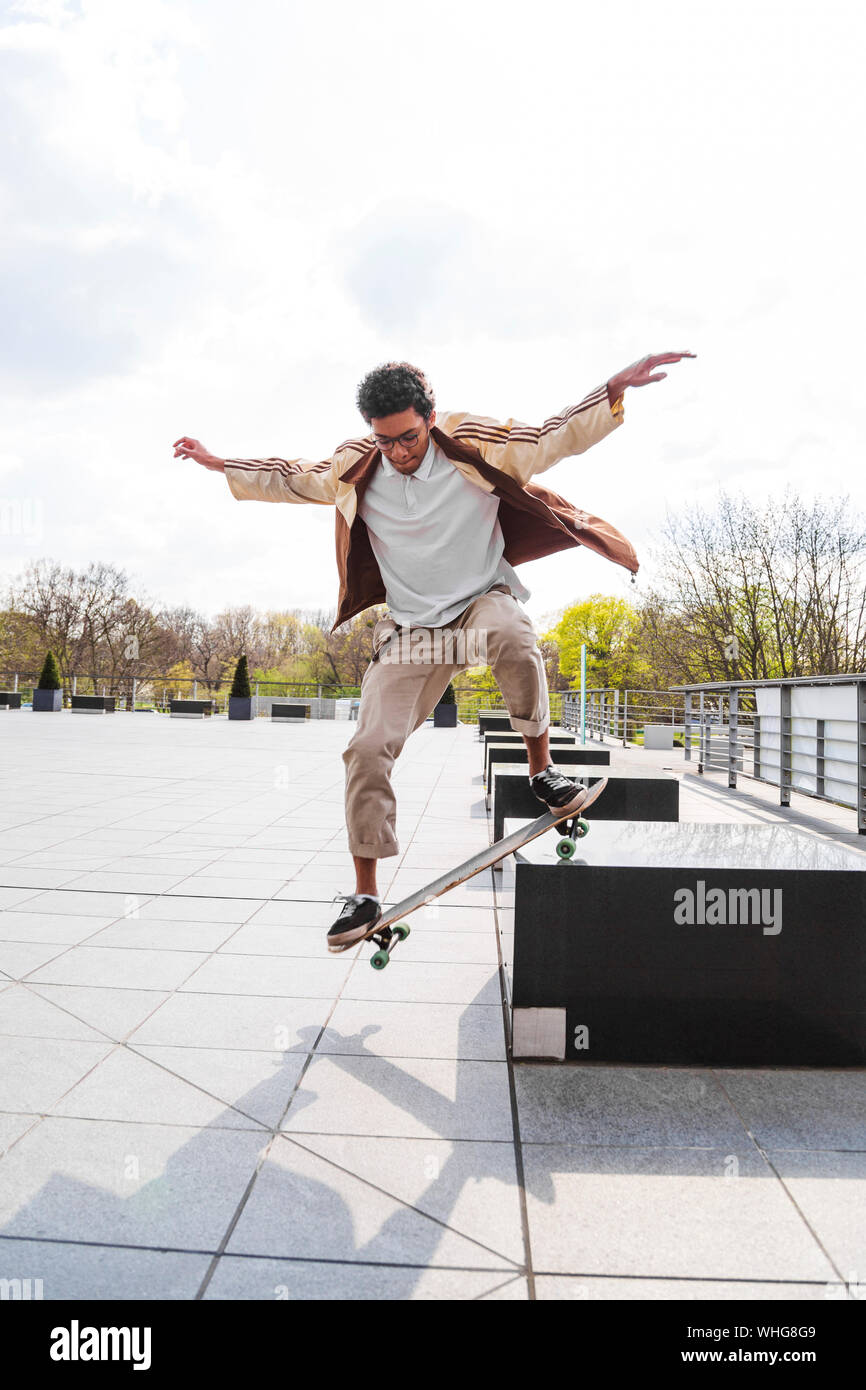 Kickflip High Resolution Stock Photography And Images Alamy