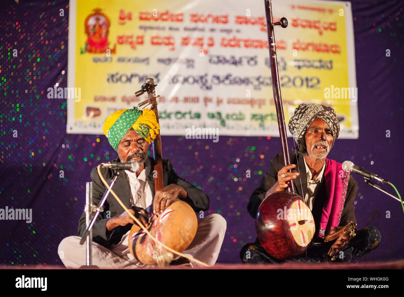 Dholak instrument hi-res stock photography and images - Alamy